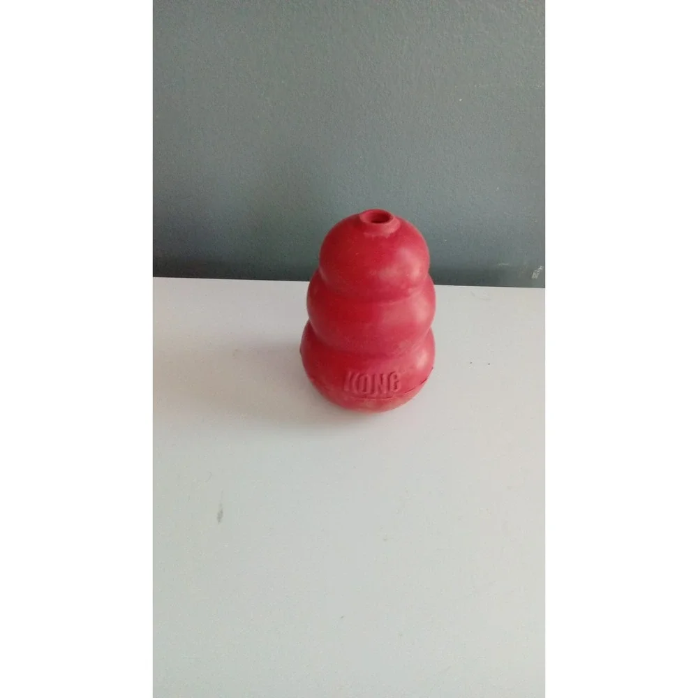 KONG Classic Dog Toy Durable Chew Treat Dispenser‎ Puppy Teething Red
